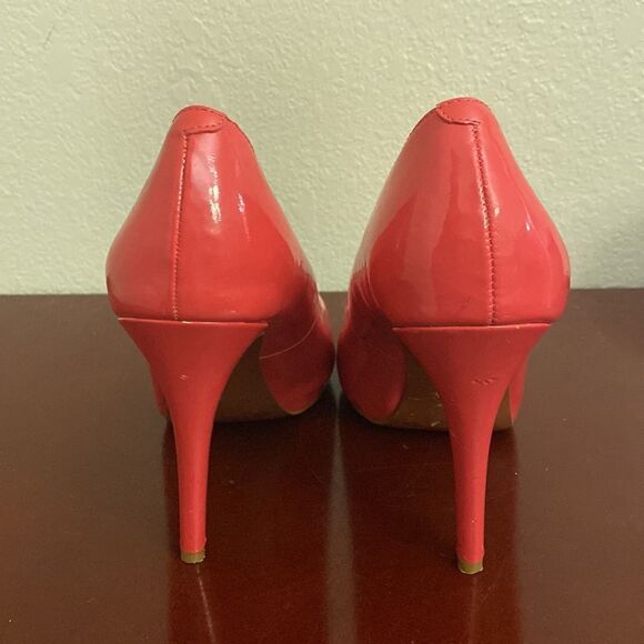 BCBG Coral Peep Toe Heels GUC Size - Picture 3 of 6